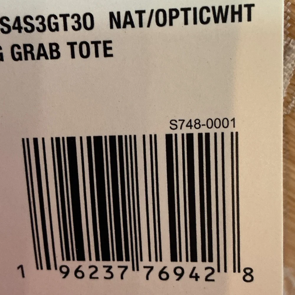 Michael Kors Beige and White Tote Bag “GIGI”. - Picture 13 of 13